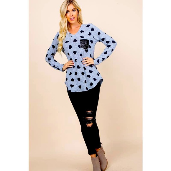 Gray Sweater With Hearts and Pocket 3x - Picture 2 of 2